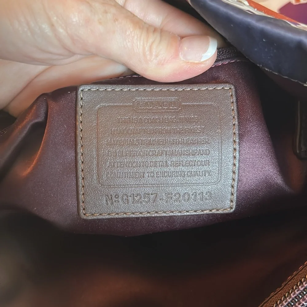 013 Coach Ashley Signature Satchel - Picture 8 of 10